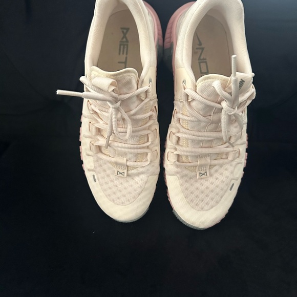 Nike METCON Women's Sneakers in Cream and Pink - Picture 5 of 6